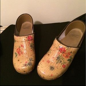 flowers clogs